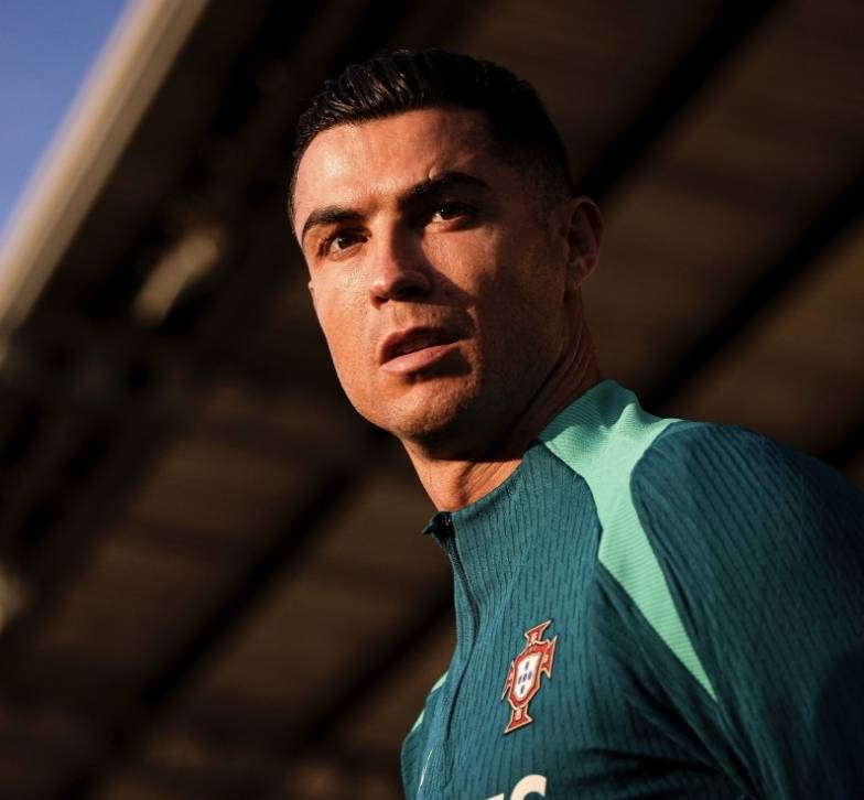 关于葡萄牙前锋进球数超越传奇球星的信息