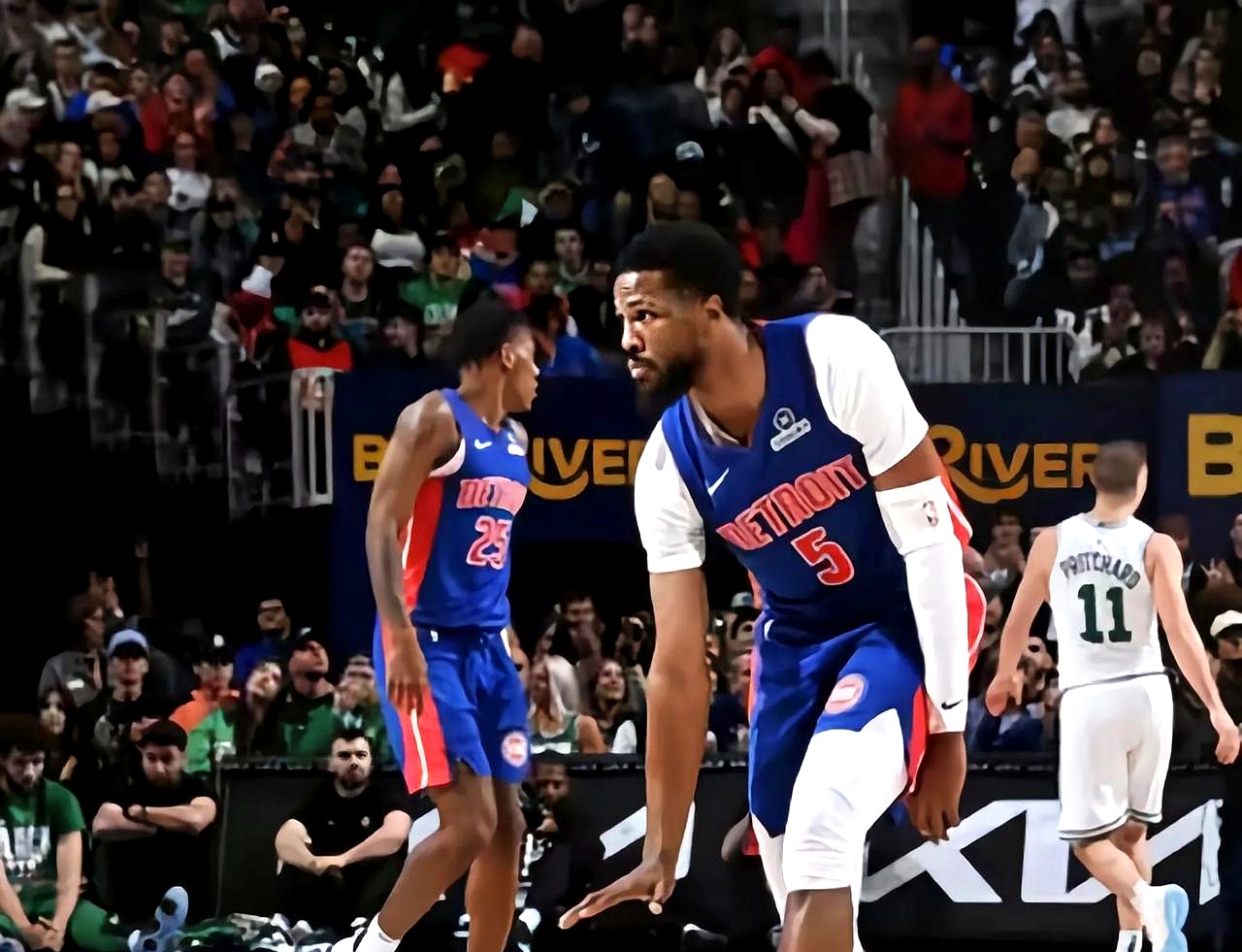 关于热火客场战胜活塞，稳居东部前八的信息