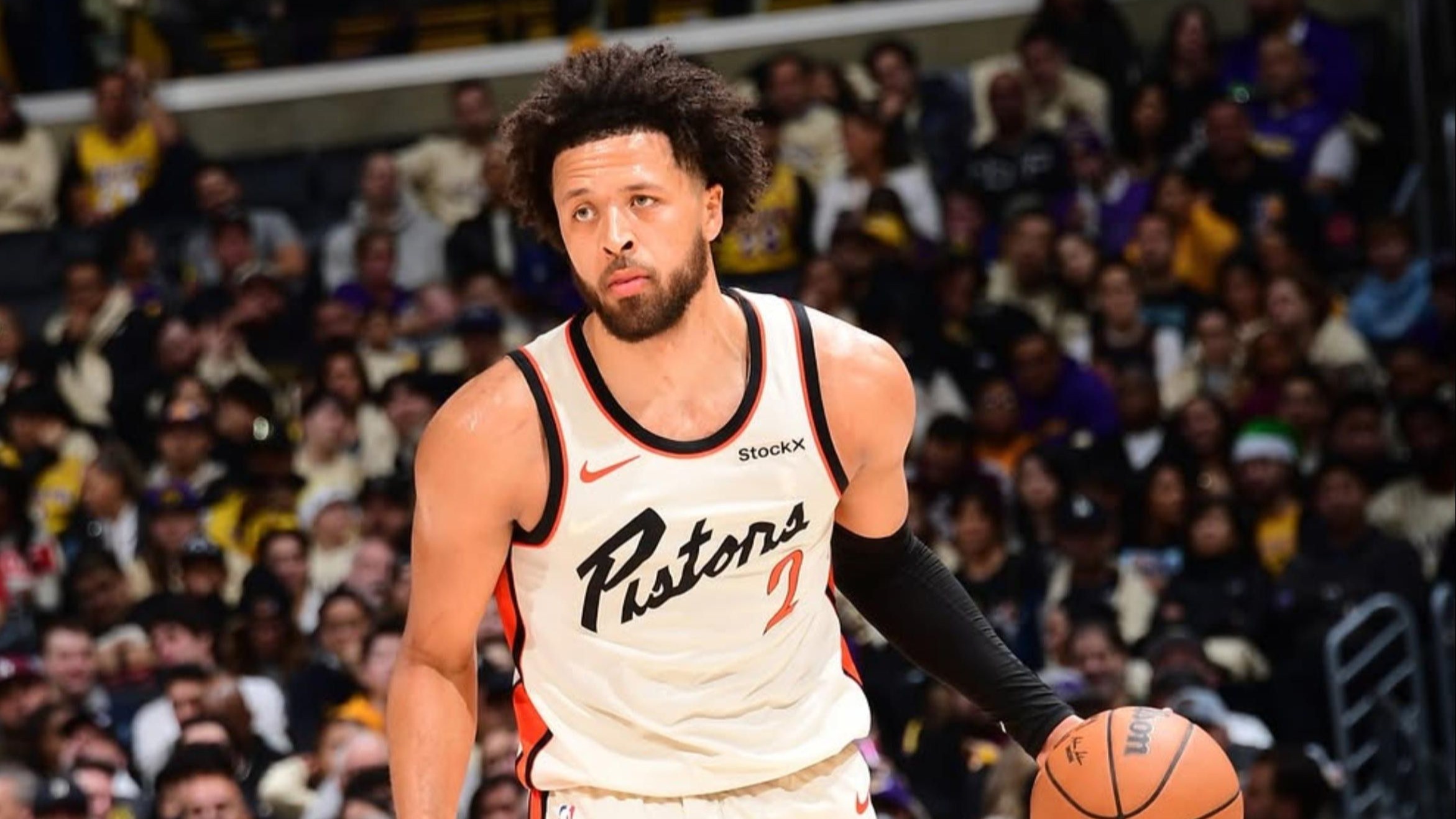 关于热火客场战胜活塞，稳居东部前八的信息